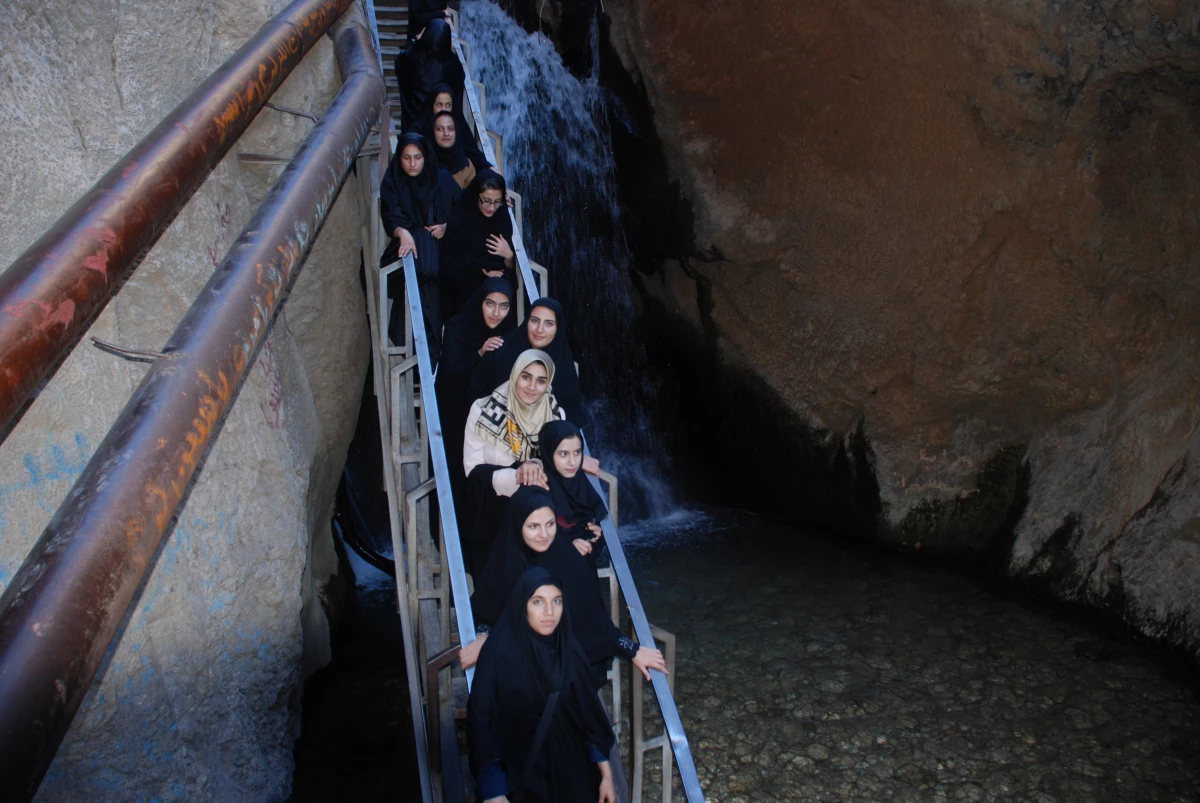 برگزاری اردوی توجیهی یک روزه دانشجویان جدید الورود پردیس کوثر یاسوج در آبشار یاسوج 9