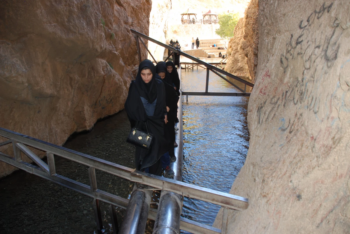 برگزاری اردوی توجیهی یک روزه دانشجویان جدید الورود پردیس کوثر یاسوج در آبشار یاسوج 10