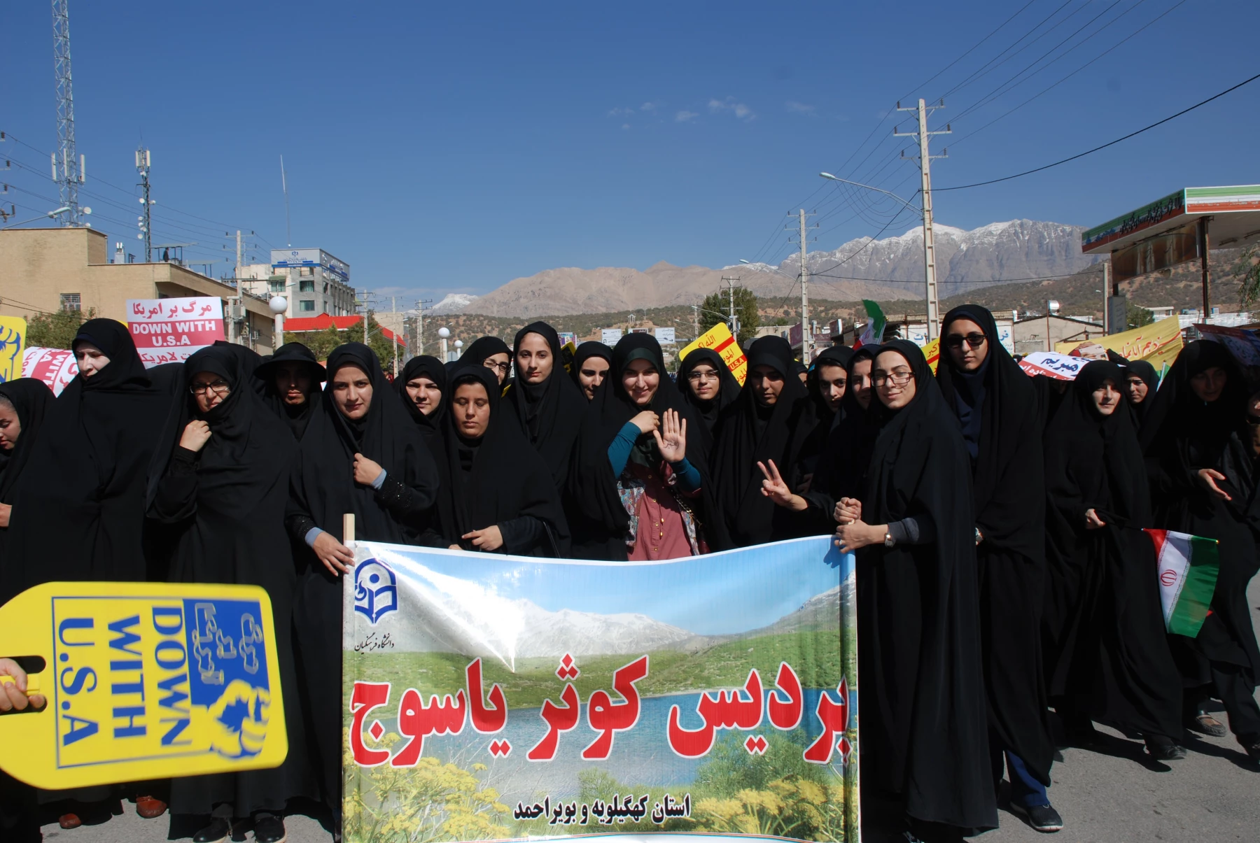 حضور دانشجویان پردیس کوثر یاسوج در راهپیمایی یوم الله سیزده آبان 7