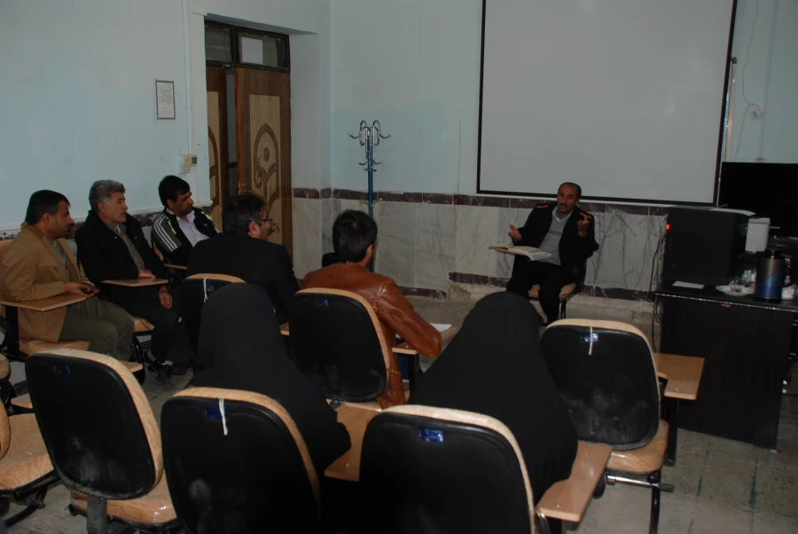 برگزاری کارگاه آشنایی با اطفاء حریق واصول آتش نشانی در پردیس کوثر یاسوج 4