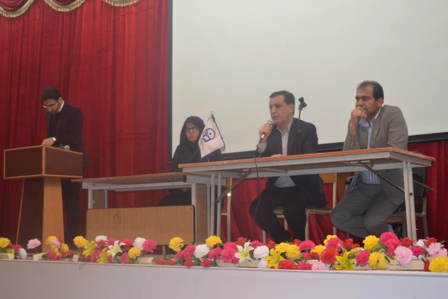 بسمه تعالی
جلسه پرسش وپاسخ دانشجویان پرد یس های  کوثر و شهید ایزد پناه یاسوج با دکترخسرو نظری سرپرست جدید امور پردیس های دانشگاه فرهنگیان استان کهگیلویه و بویر احمد               
 6