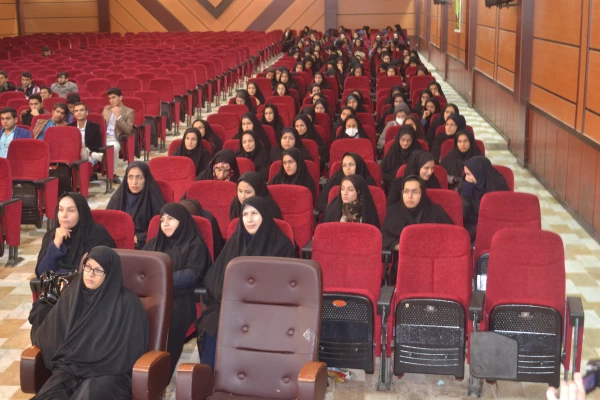 بسمه تعالی
جلسه پرسش وپاسخ دانشجویان پرد یس های  کوثر و شهید ایزد پناه یاسوج با دکترخسرو نظری سرپرست جدید امور پردیس های دانشگاه فرهنگیان استان کهگیلویه و بویر احمد               
 4