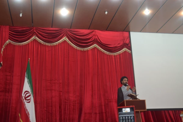 بسمه تعالی
جلسه پرسش وپاسخ دانشجویان پرد یس های  کوثر و شهید ایزد پناه یاسوج با دکترخسرو نظری سرپرست جدید امور پردیس های دانشگاه فرهنگیان استان کهگیلویه و بویر احمد               
 3