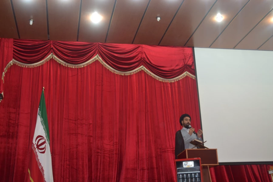 بسمه تعالی
جلسه پرسش وپاسخ دانشجویان پرد یس های  کوثر و شهید ایزد پناه یاسوج با دکترخسرو نظری سرپرست جدید امور پردیس های دانشگاه فرهنگیان استان کهگیلویه و بویر احمد               
 3