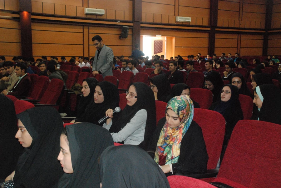 برگزاری نشست دانشجویی با محوریت نماز  5