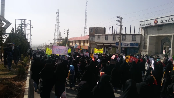 گزارش تصویری حضور دانشجویان پردیس کوثر در راهپیمایی سیزده آبان در یاسوج 2