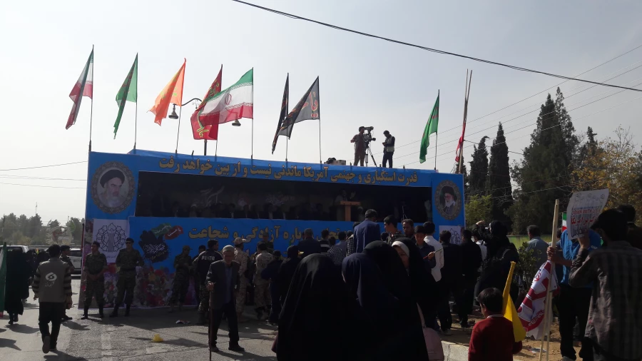 گزارش تصویری حضور دانشجویان پردیس کوثر در راهپیمایی سیزده آبان 2