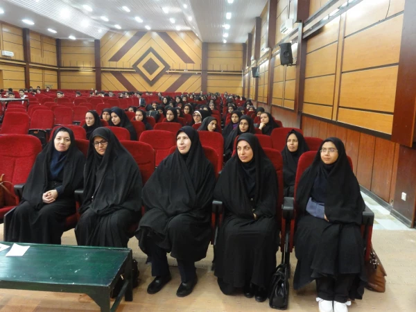 حضور مسئولان و دانشجو معلمان پردیس کوثر در سمینار علمی ارتباط دانشگاه با جامعه، شرکت ها و سازمان های دانش بنیان