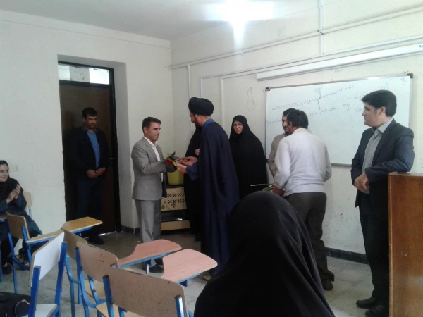 گزارش تجلیل و تکریم از اساتید پردیس کوثر در روز معلم 2