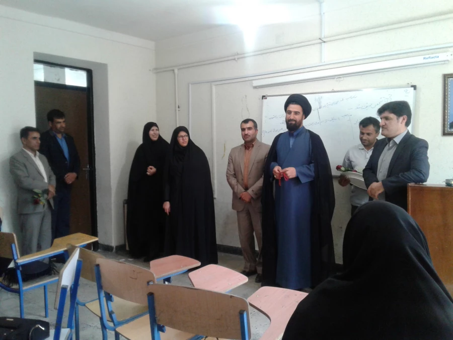 گزارش تجلیل و تکریم از اساتید پردیس کوثر در روز معلم 3