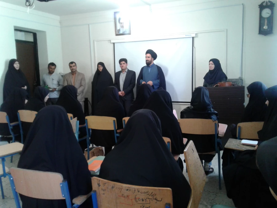 گزارش تجلیل و تکریم از اساتید پردیس کوثر در روز معلم 5