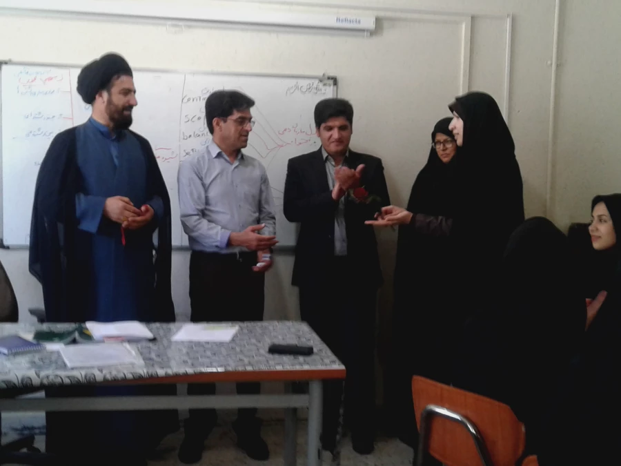 گزارش تجلیل و تکریم از اساتید پردیس کوثر در روز معلم 6