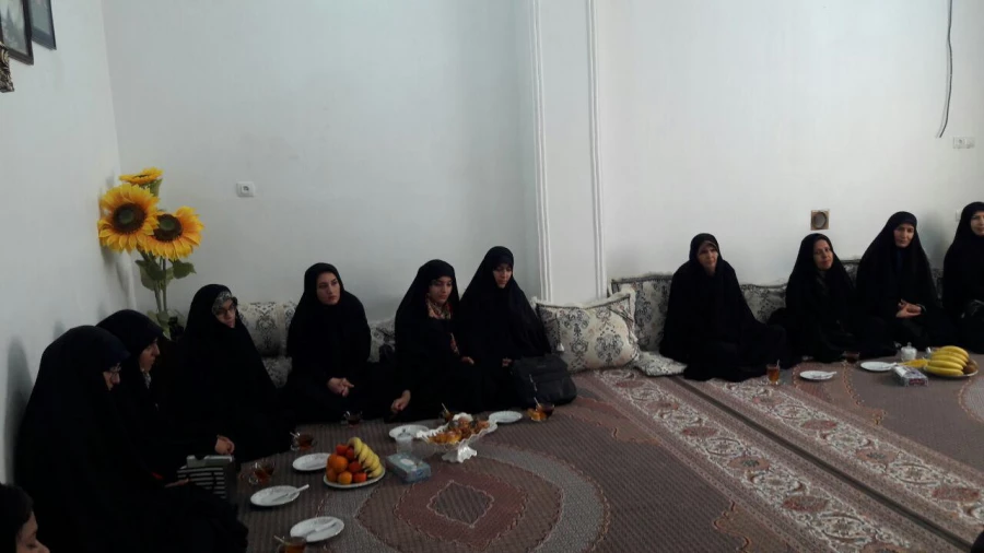 بازدید مسئولان، کارکنان و دانشجومعلمان پردیس کوثر از خانواده جانباز 50 درصد 3