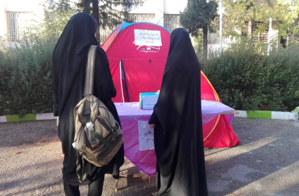 به مناسبت 16 آذر ماه برگزار شد:

برپایی چادرهایی جهت جمع آوری هدایا به زلزله زدگان کرمانشاه 2