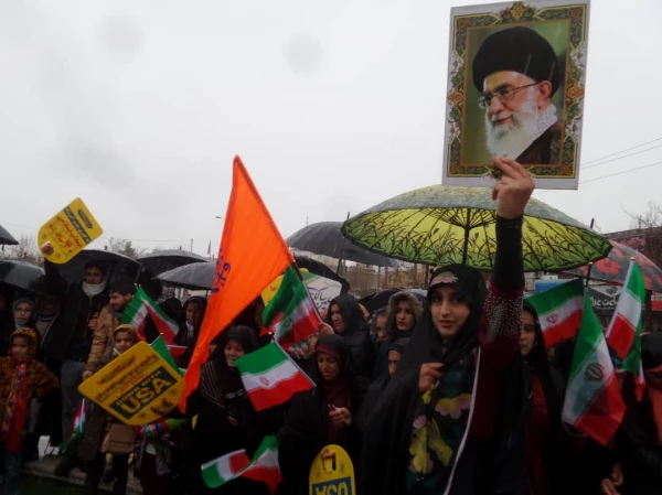 حضور مسئولین و کارکنان پردیس کوثر در راهپیمایی پر شکوه 22 بهمن 2