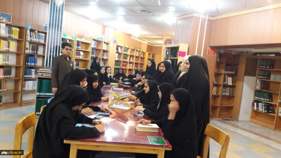 بازدید دانشجویان پردیس کوثر یاسوج از کتابخانه مرکزی یاسوج 2
